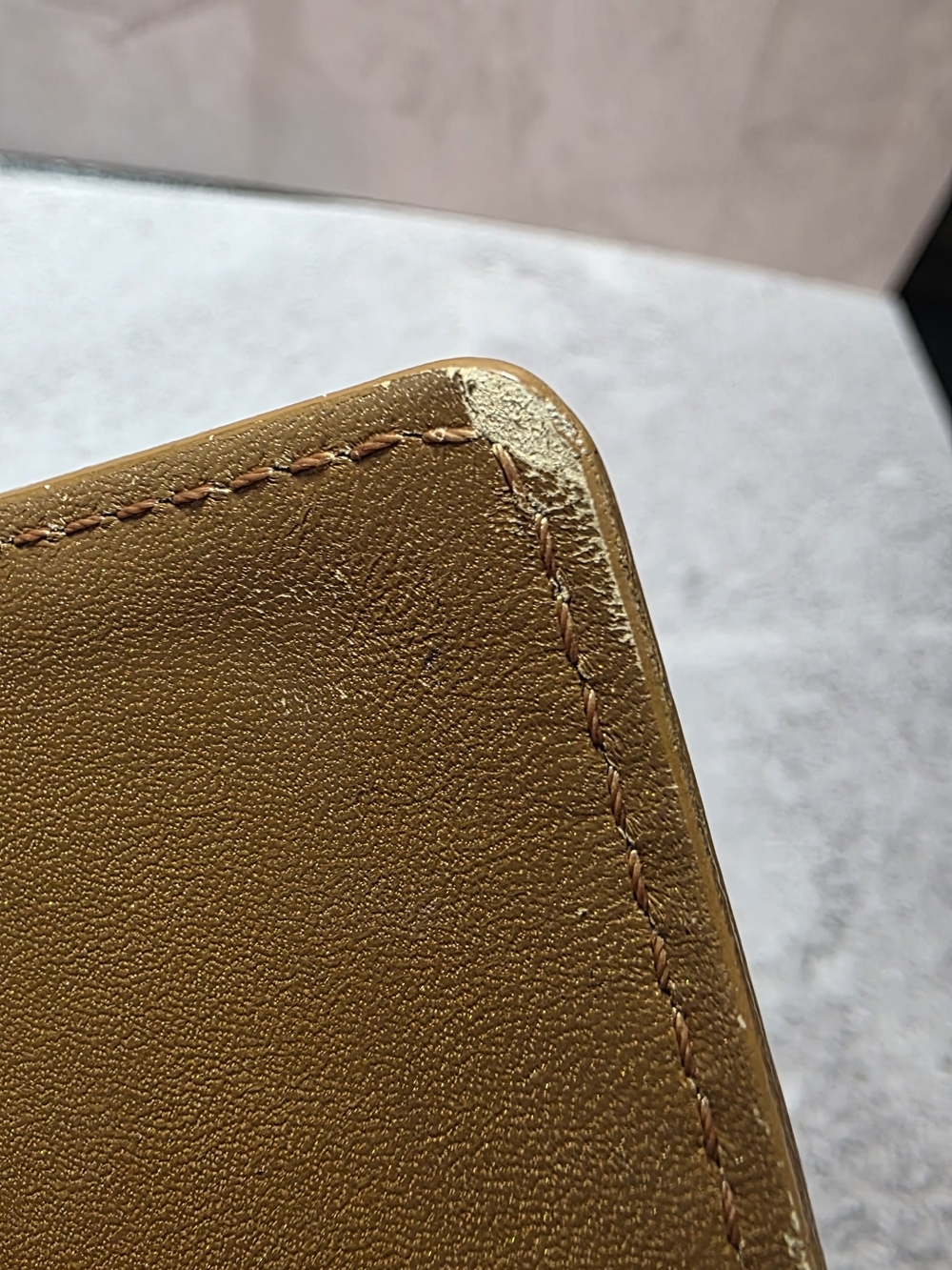 Louis Vuitton Gold Embossed Monogram Vernis Compact Agenda Cover - Picture 7 of 16